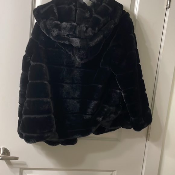 Faux fur jacket - Picture 2 of 2